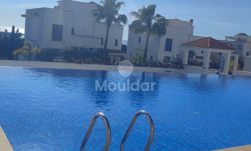 شقة للإيجار مع مسبح في الطابق الثاني