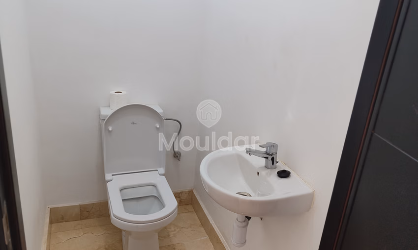 شقة للإيجار مع مسبح في الطابق الثاني