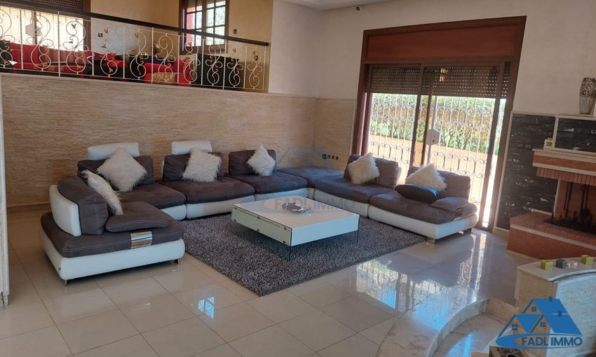 Villa for sale with terrace and three floors