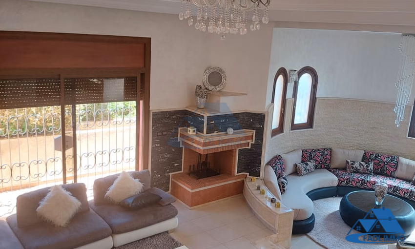 Villa à vendre avec terrasse et trois étages Villa à vendre avec terrasse et trois étages