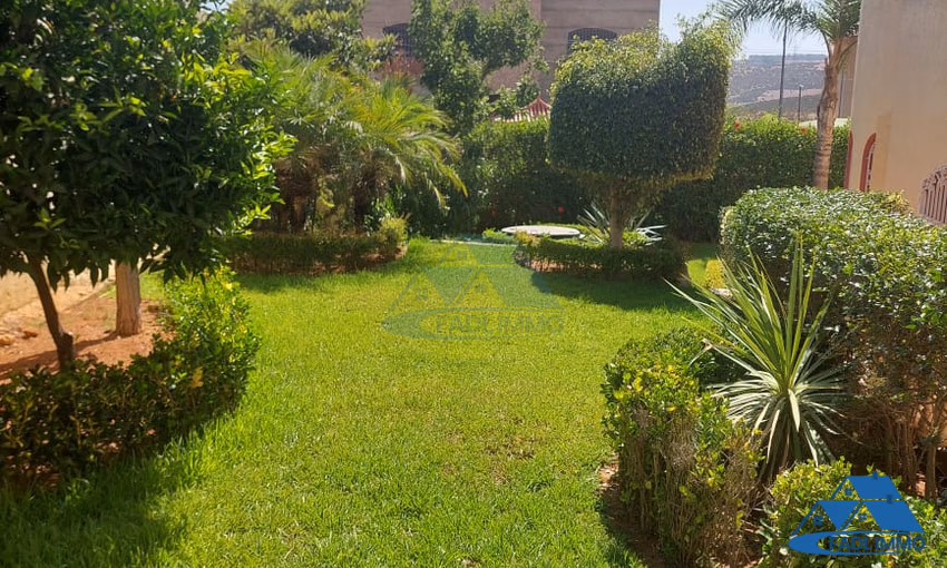 Villa à vendre avec terrasse et trois étages Villa à vendre avec terrasse et trois étages