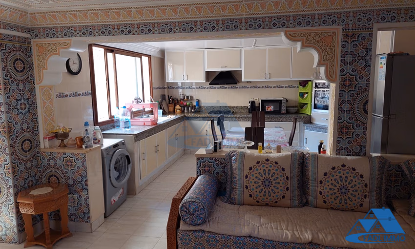 Villa à vendre avec terrasse et trois étages Villa à vendre avec terrasse et trois étages