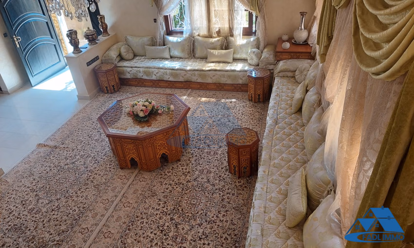 Villa à vendre avec terrasse et trois étages Villa à vendre avec terrasse et trois étages