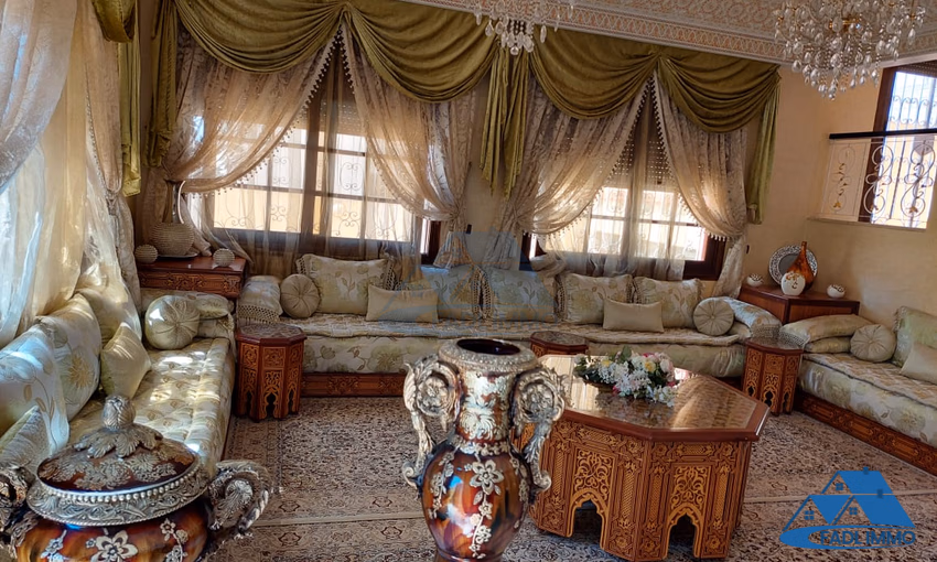 Villa à vendre avec terrasse et trois étages Villa à vendre avec terrasse et trois étages