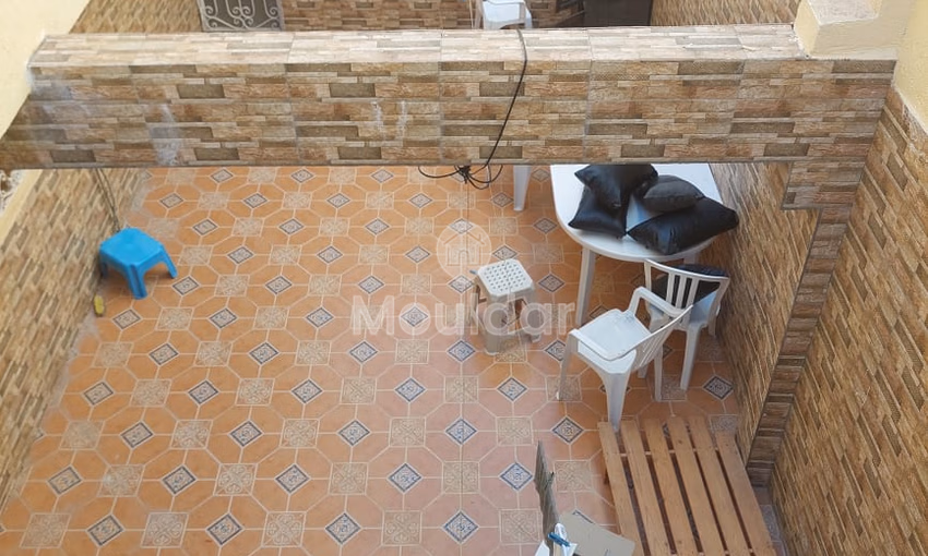 فيلا للبيع مع تراس و ثلاثة طوابق