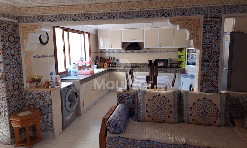 فيلا للبيع مع تراس و ثلاثة طوابق