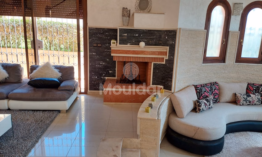 فيلا للبيع مع تراس و ثلاثة طوابق