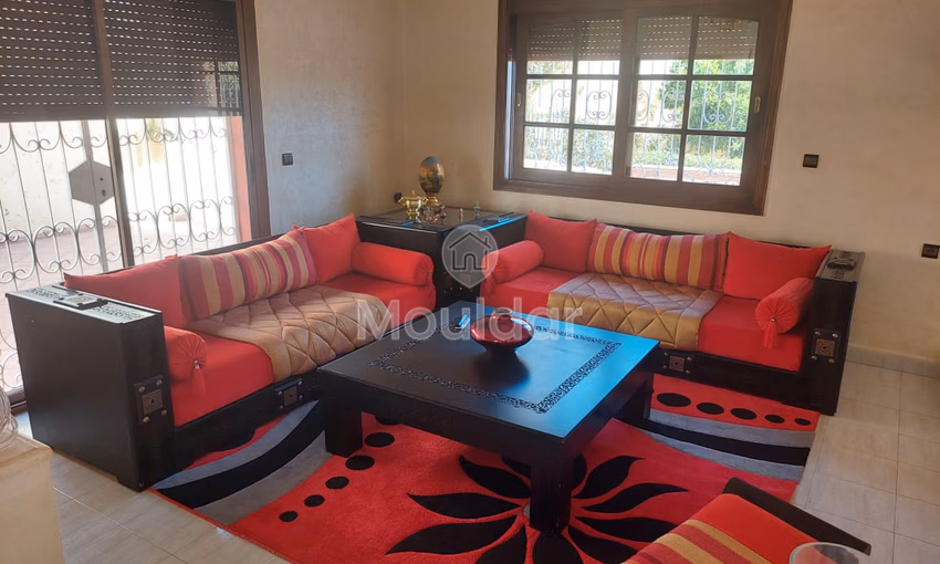 فيلا للبيع مع تراس و ثلاثة طوابق