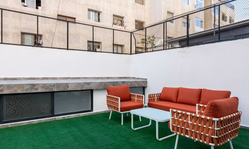 شقة للإيجار مع تراس في الطابق الأول