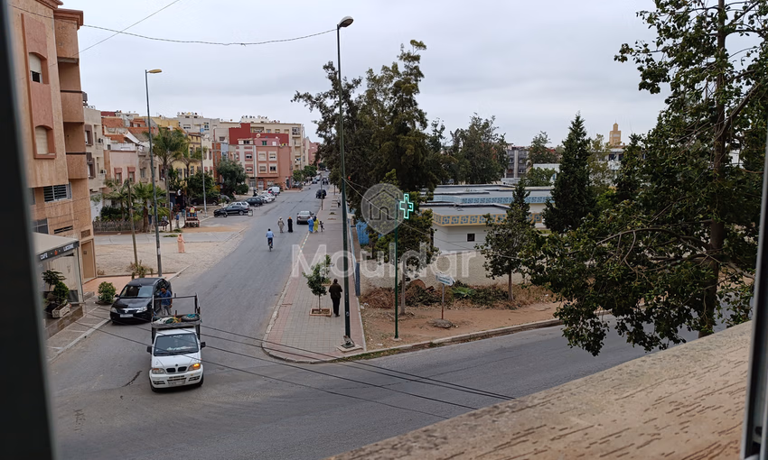 شقة للإيجار مع شرفة في الطابق الأول