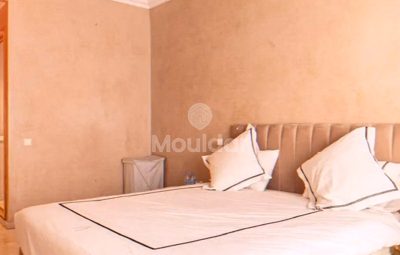 شقة للشراء مع شرفة في الطابق الأول شقة للشراء مع شرفة في الطابق الأول