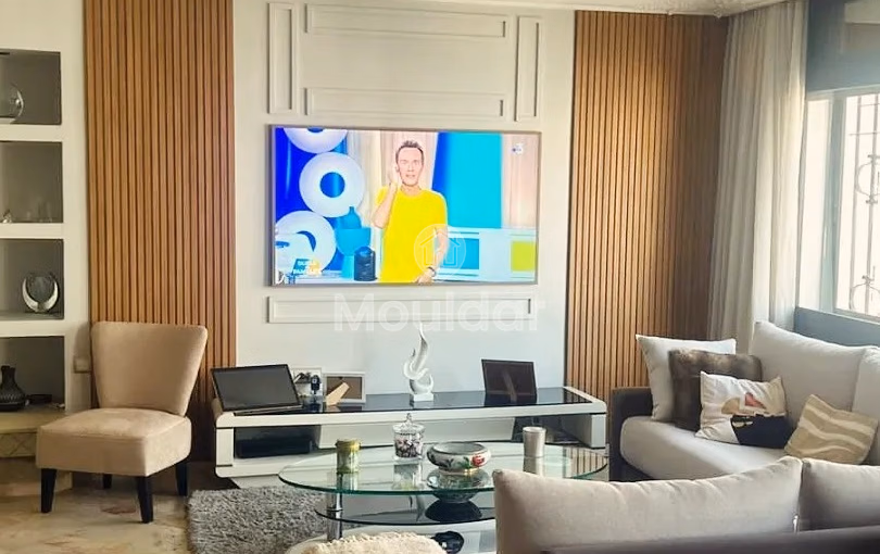 شقة للشراء مع شرفة في الطابق الأرضي شقة للشراء مع شرفة في الطابق الأرضي