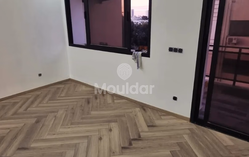 شقة للشراء في الطابق الرابع شقة للشراء في الطابق الرابع