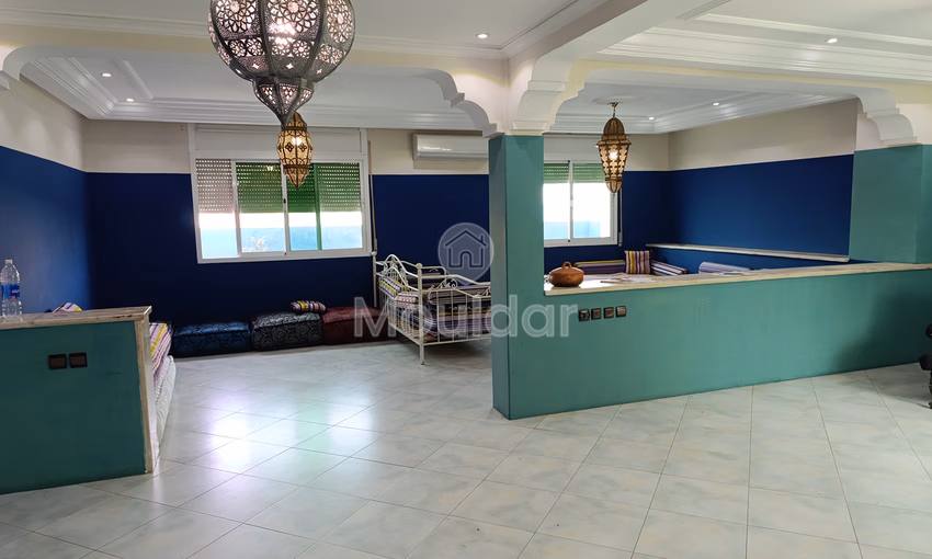 شقة للإيجار مع تراس في الطابق الثامن