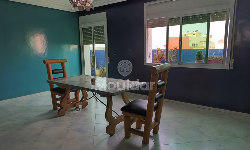 شقة للإيجار مع تراس في الطابق الثامن