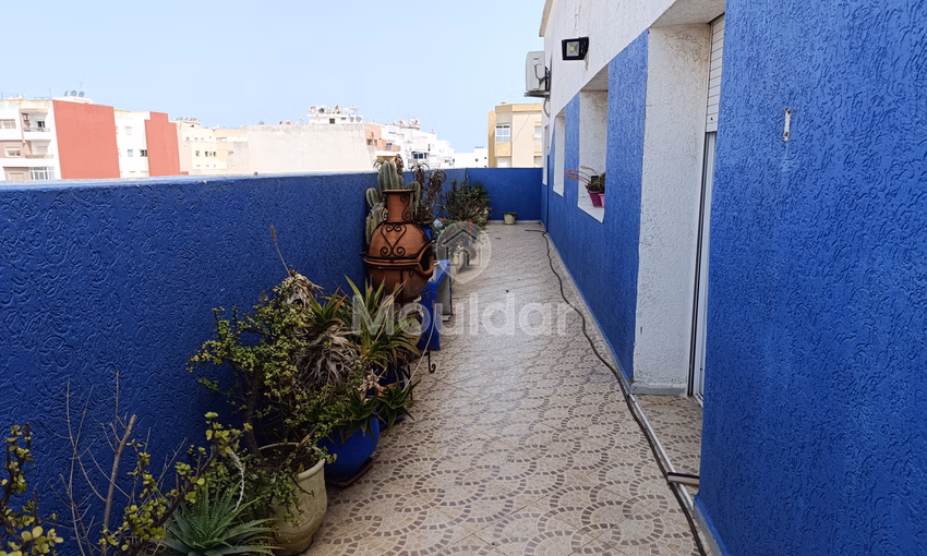 شقة للإيجار مع تراس في الطابق الثامن