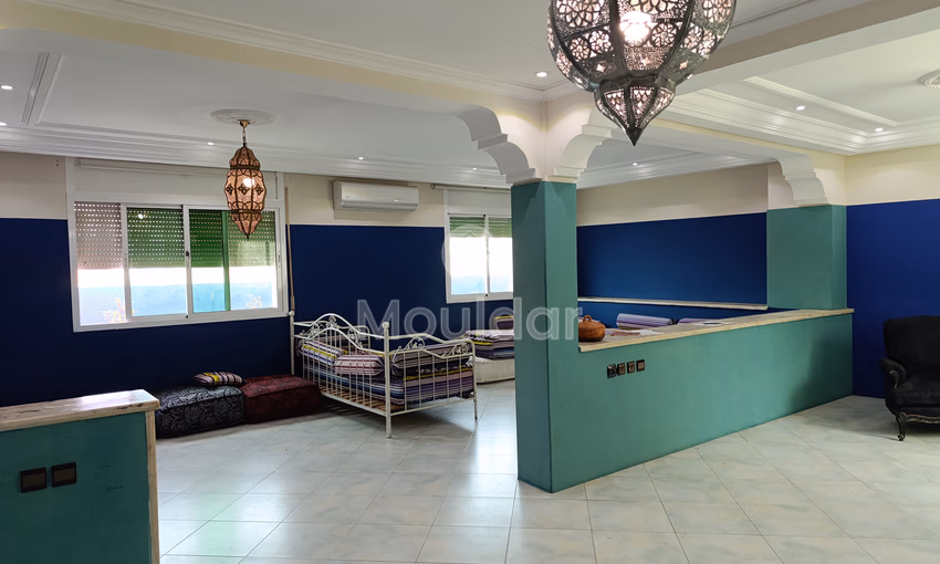 شقة للإيجار مع تراس في الطابق الثامن