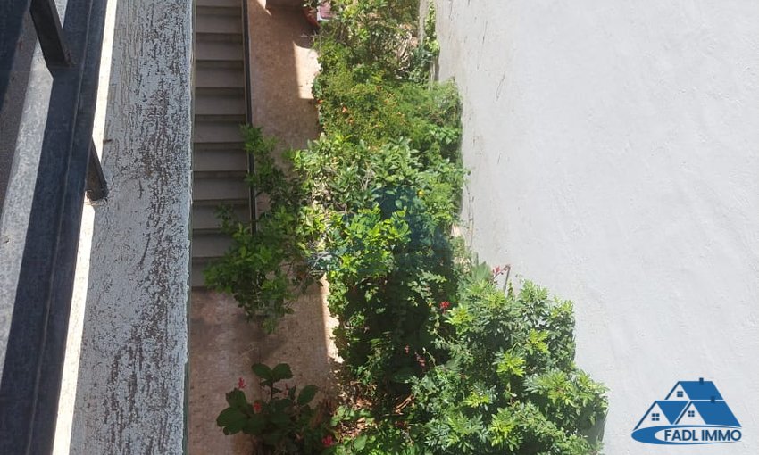 Villa à vendre avec terrasse et trois étages - view 5
