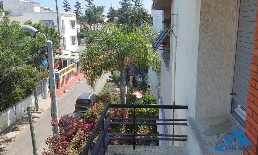 Villa à vendre avec terrasse et trois étages