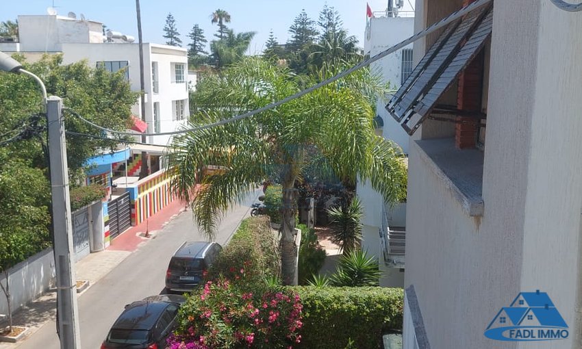 Villa à vendre avec terrasse et trois étages - view 2