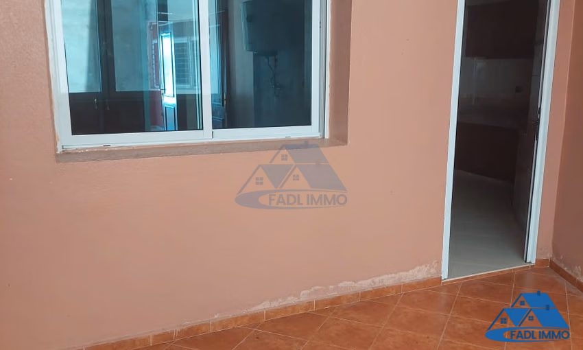 شقة للبيع مع تراس في الطابق الرابع شقة للبيع مع تراس في الطابق الرابع