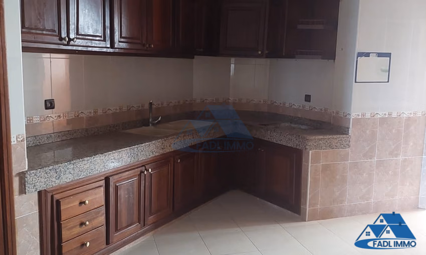 شقة للبيع مع تراس في الطابق الرابع شقة للبيع مع تراس في الطابق الرابع