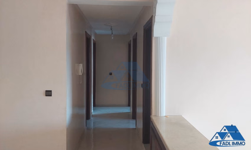 شقة للبيع مع تراس في الطابق الرابع شقة للبيع مع تراس في الطابق الرابع