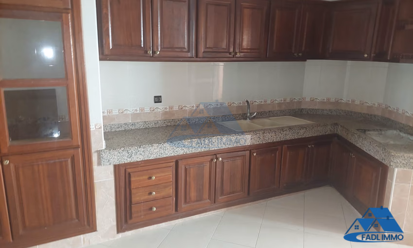 شقة للبيع مع تراس في الطابق الرابع شقة للبيع مع تراس في الطابق الرابع