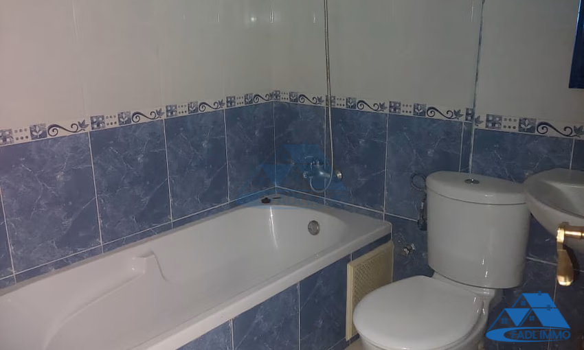 شقة للبيع مع تراس في الطابق الرابع شقة للبيع مع تراس في الطابق الرابع