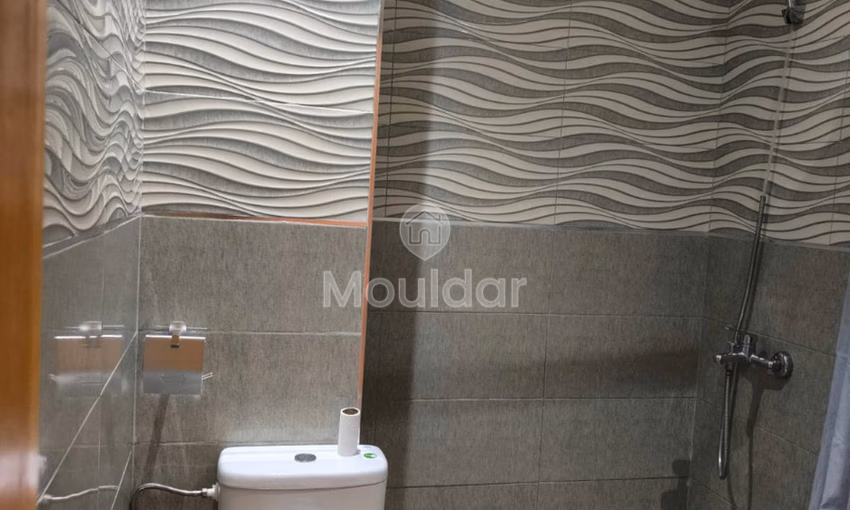 Apartamento en alquiler con balcón en el primer piso