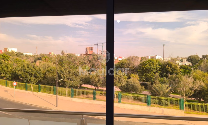 Apartamento en alquiler con balcón en el primer piso