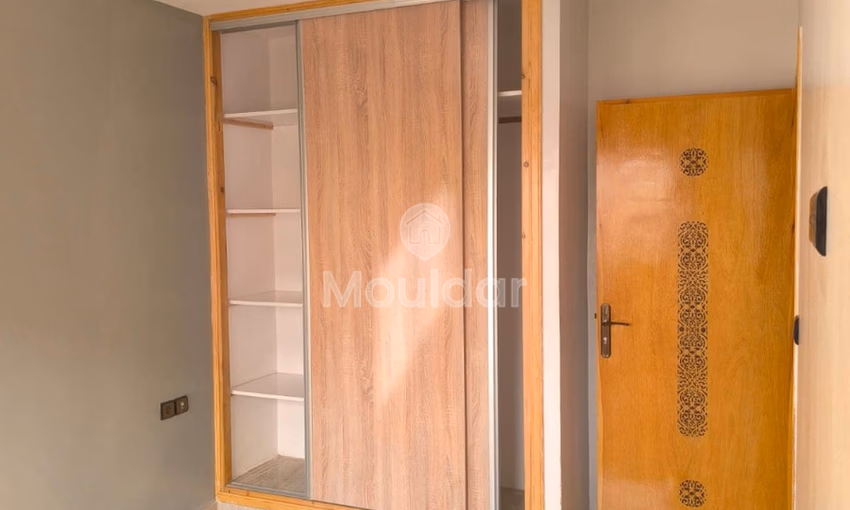 Apartamento en alquiler con balcón en el primer piso