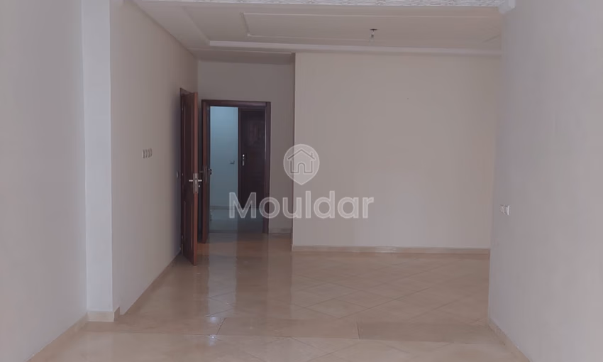 شقة للبيع مع تراس في الطابق الأول