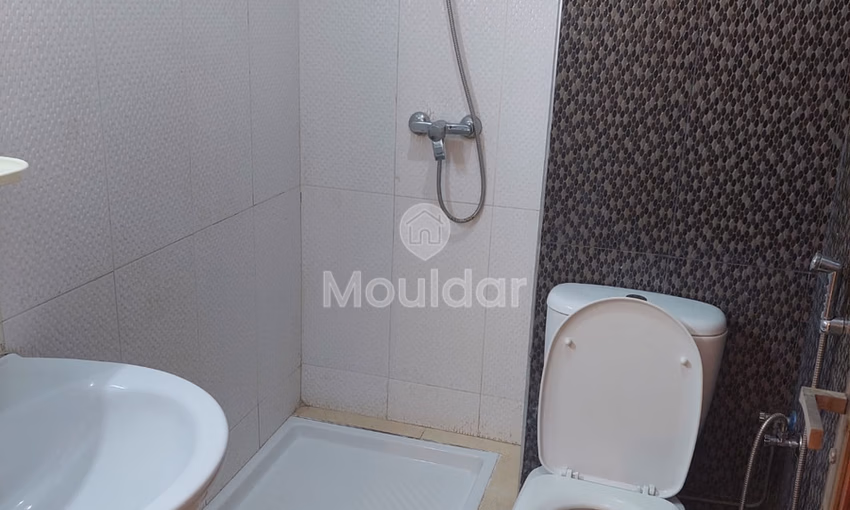 شقة للبيع مع تراس في الطابق الأول