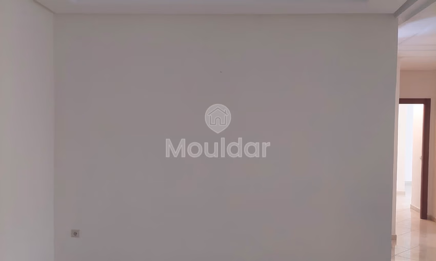 شقة للبيع مع تراس في الطابق الأول