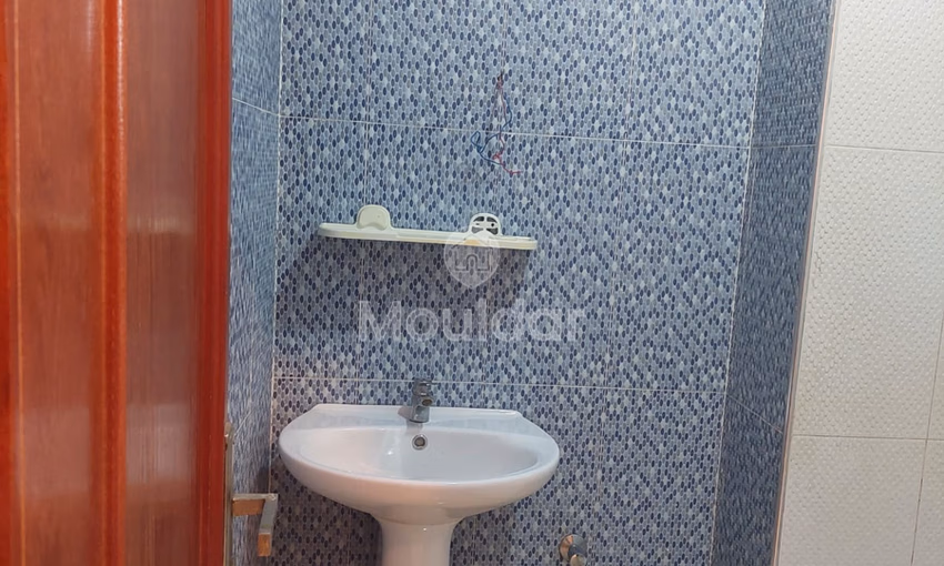 شقة للبيع مع تراس في الطابق الأول