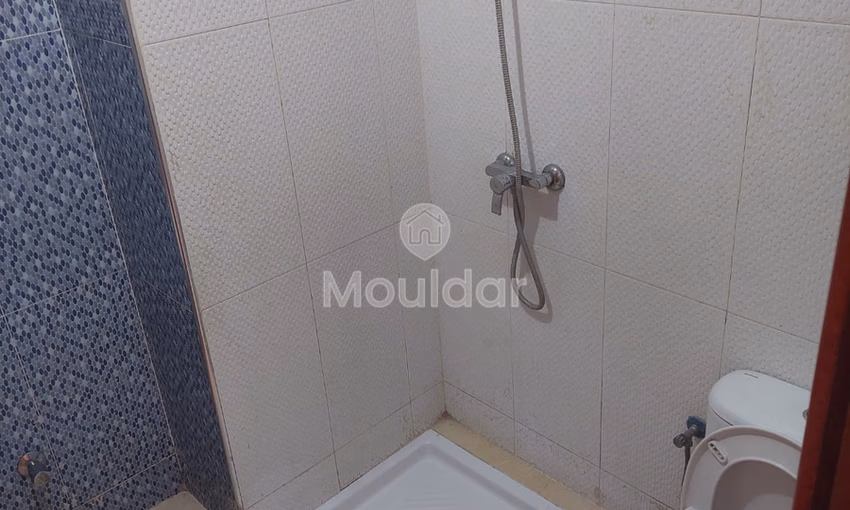 شقة للبيع مع تراس في الطابق الأول