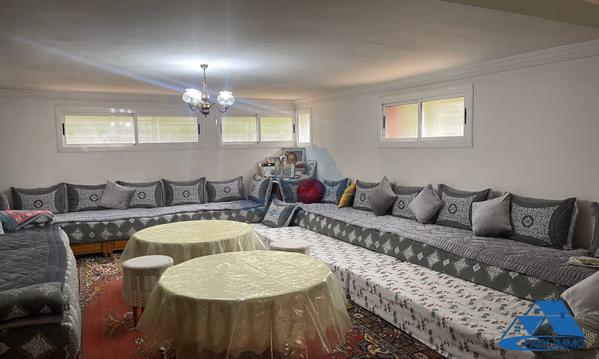 Villa for sale with terrace and three floors