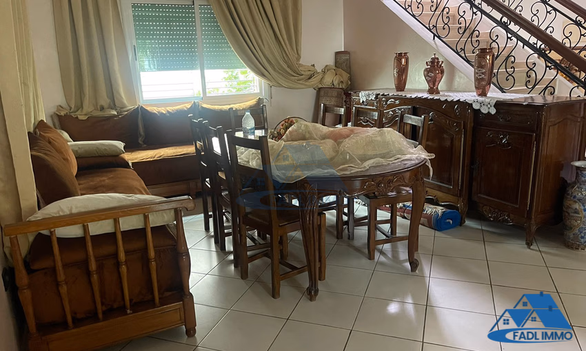 Villa for sale with terrace and three floors