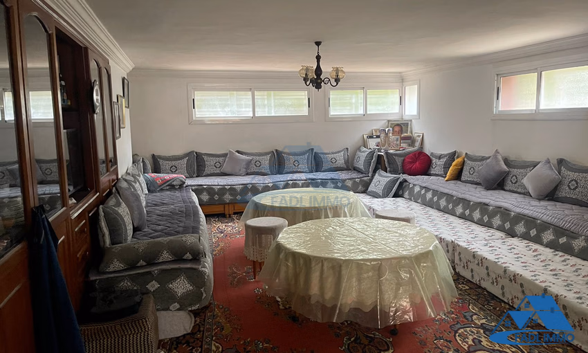 Villa for sale with terrace and three floors