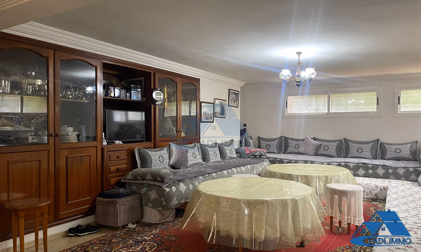 Villa for sale with terrace and three floors