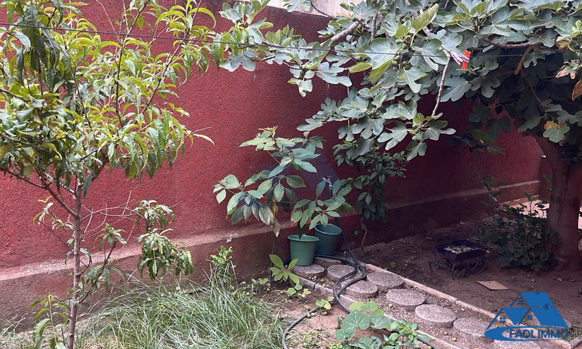 Villa for sale with terrace and three floors