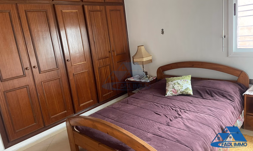 Villa for sale with terrace and three floors