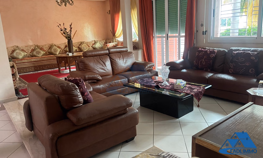 Villa for sale with terrace and three floors