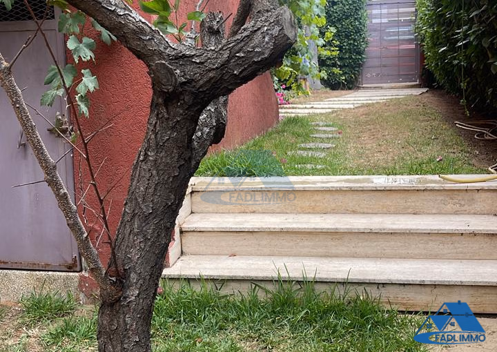 Villa for sale with terrace and three floors