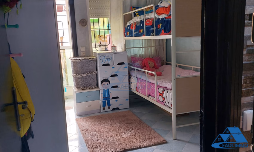 شقة للبيع مع شرفة في الطابق الثاني شقة للبيع مع شرفة في الطابق الثاني