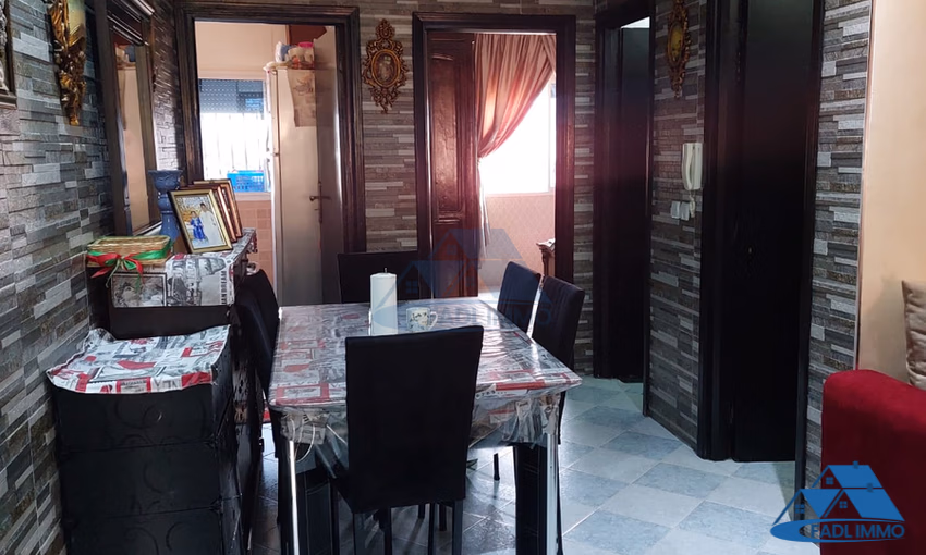 شقة للبيع مع شرفة في الطابق الثاني شقة للبيع مع شرفة في الطابق الثاني