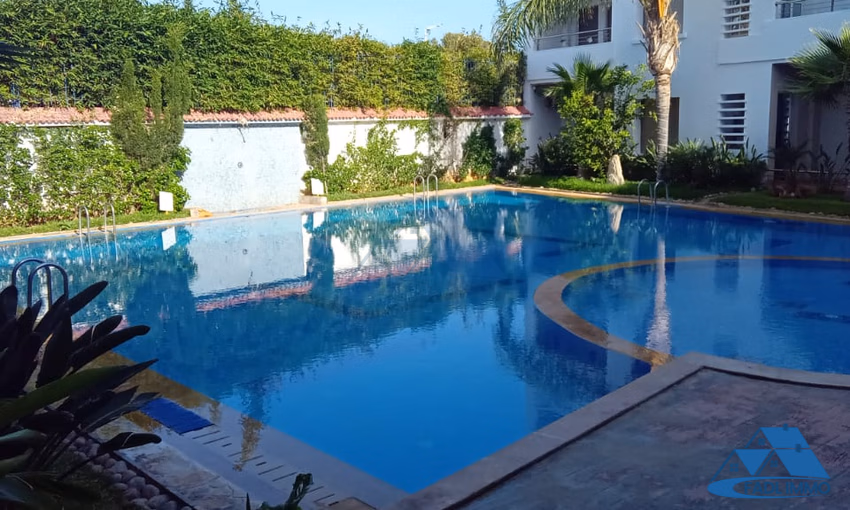 شقة للبيع مع مسبح في الطابق الأرضي