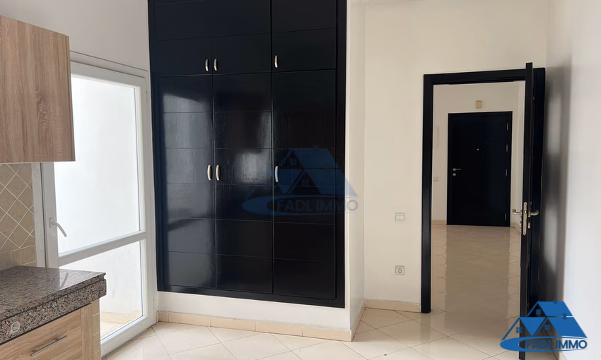 شقة للبيع مع شرفة في الطابق السادس شقة للبيع مع شرفة في الطابق السادس