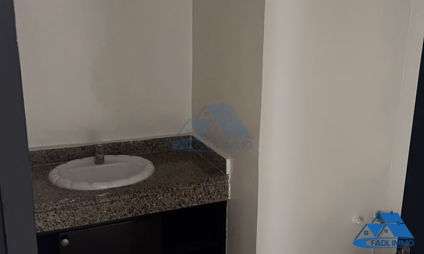 شقة للبيع مع شرفة في الطابق السادس شقة للبيع مع شرفة في الطابق السادس